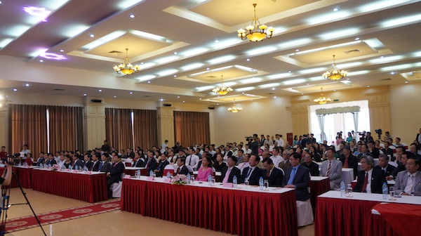 Gặp mặt kiều bào Nghệ An về quê đón Xuân Ất Mùi - 2 Một tiết mục dân ca Ví, Giặm.