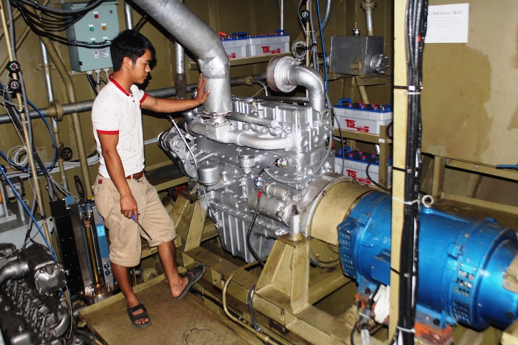 Máy chính công suất 650HP.