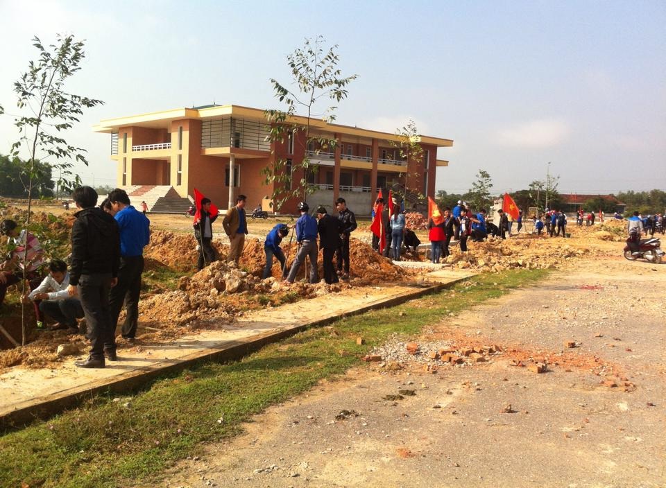 Những dấu chân thanh niên xứ Nghệ trên khắp nẻo đường - 15 Thị đoàn Cửa Lò đã triển khai phong trào “Tết khuyến học” sâu rộng trên toàn Thị xã trao