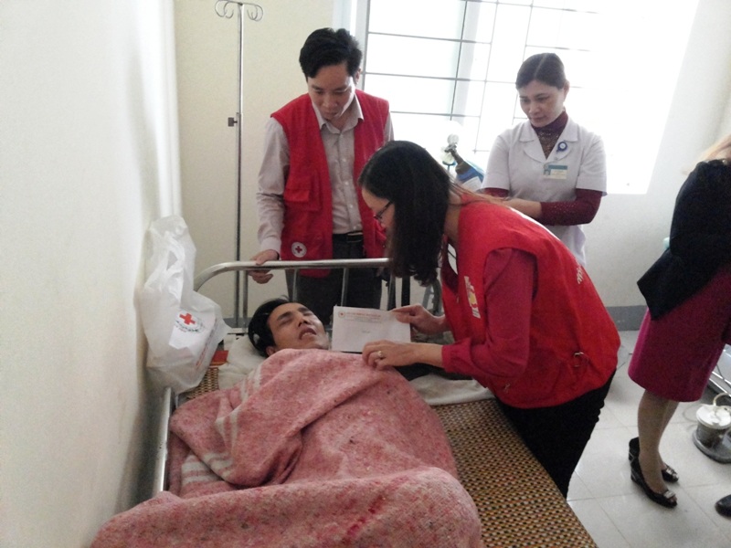 Hội chữ thập đỏ Nghệ An thăm hỏi, động viên gia đình nạn nhân bị sập giàn giáo Formosa - 1 Hội chữ thập đỏ Nghệ An thăm hỏi, động viên gia đình nạn nhân bị sập giàn giáo Formosa