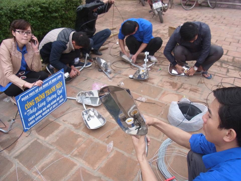 Những dấu chân thanh niên xứ Nghệ trên khắp nẻo đường - 23 Đoàn thanh niên Nghi Lộc dọn vệ sinh môi trường.