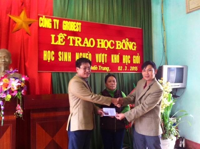 Grobest phối hợp cùng báo Dân trí, Quỹ KHVN trao 52 suất học bổng cho trẻ em nghèo Nghệ An - 5 Đại diện công Công ty TNHH Grobest Industrial Việt Nam phát biểu tại buổi lễ trao học bổng.