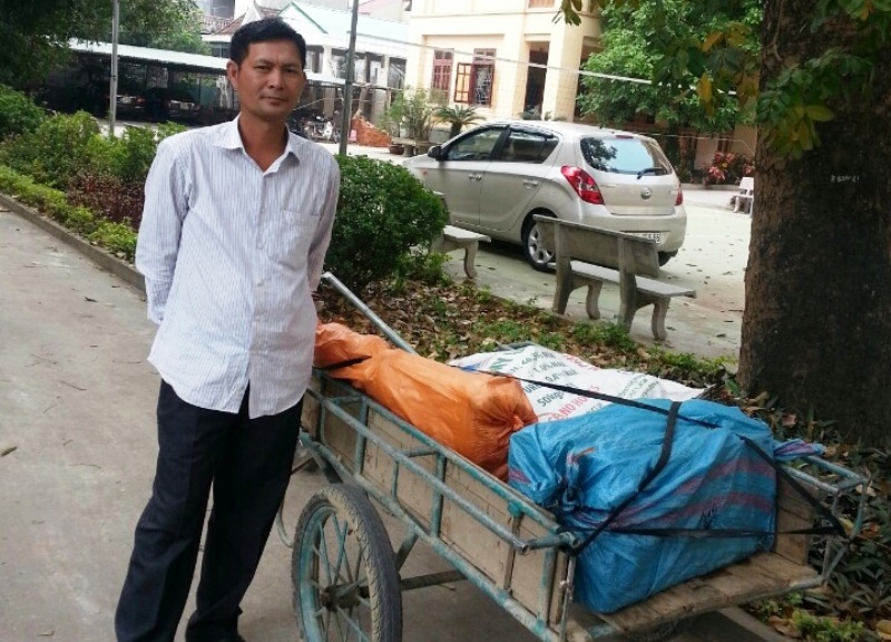Bắt đối tượng vận chuyển 3 cá thể khỉ bị thương đi tiêu thụ - 3 Đối tượng Tăng Văn Đức cùng tang vật là chiếc xe kiến an dùng để vận chuyển bị bắt.