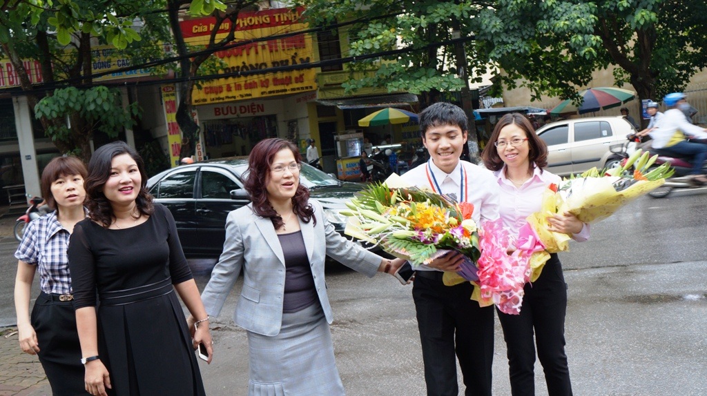 Em Nguyễn Ngọc Khánh chia sẻ tại buổi lễ đón em ngày mang vinh quang trở về trường. 