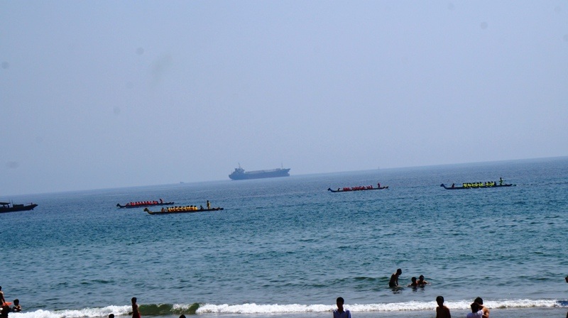 Những tay đua thuyền chuẩn bị vào vị trí.