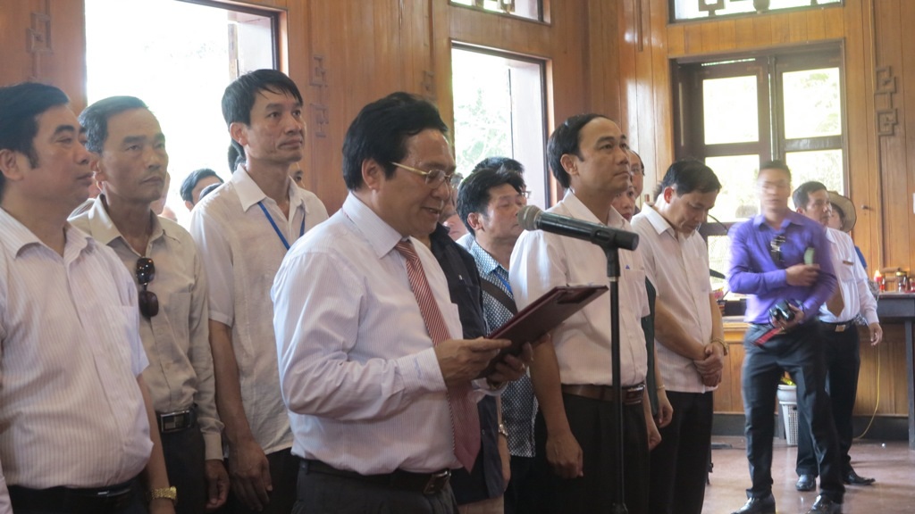 Lãnh đạo UBND tỉnh Nghệ An, huyện Nam Đàn tham gia buổi buổi lễ.