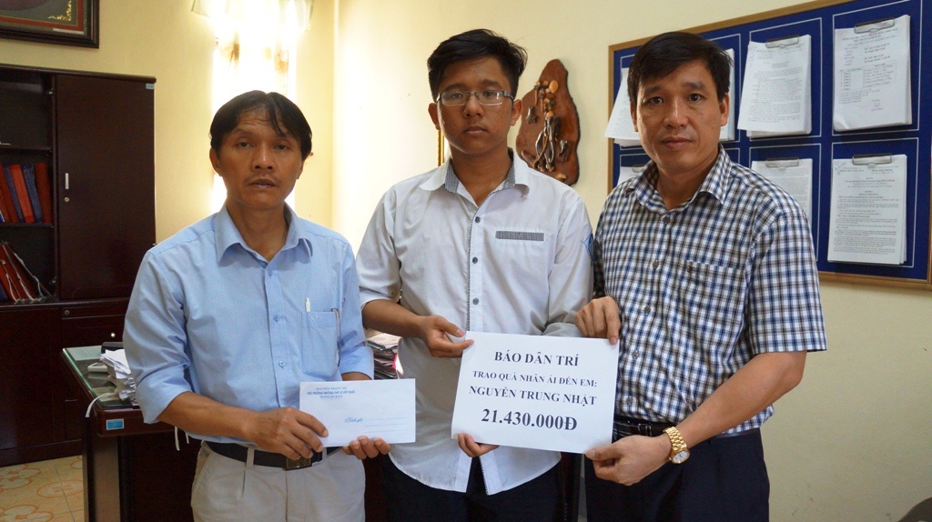 Hơn 83 triệu đồng đến với cậu học sinh lớp 12 chăm sóc bố mẹ bệnh tật