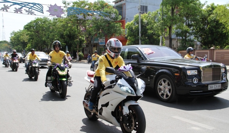 Chiếc Rolls-Royce màu đen của một đại gia Hà Tĩnh.