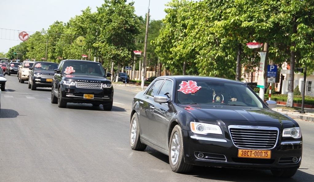 Thậm chí có cả xe mang biển vàng đỏ đến từ Hà Tĩnh.