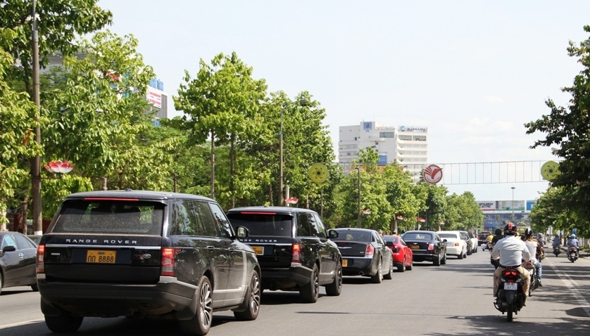 Thậm chí có cả xe mang biển vàng đỏ đến từ Hà Tĩnh.