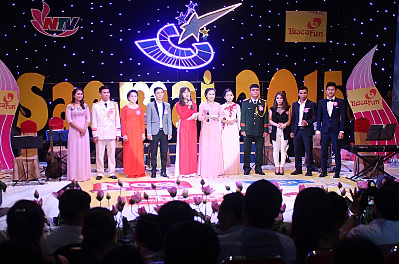 9 thí sinh vòng chung kết giải Sao Mai Nghệ An 2015.