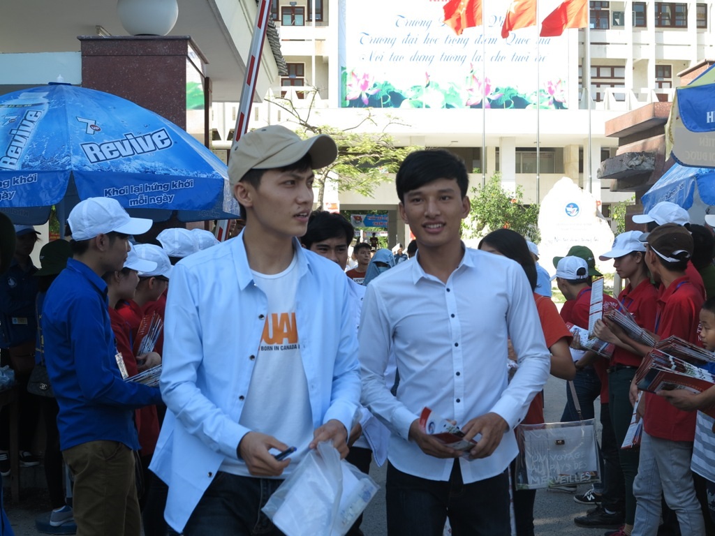 “Kình ngư” Ánh Viên và dịch Mers vào đề thi Tiếng Anh