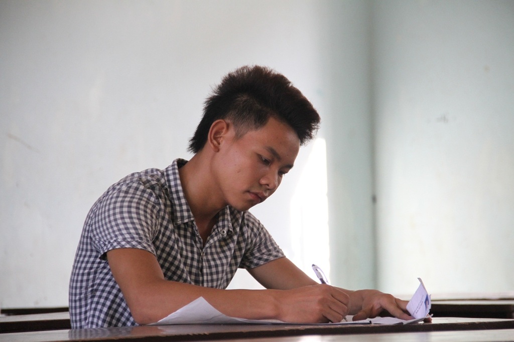 Hải tỏ ra tự tin mình sẽ hoàn thành tốt bài thi hôm nay.