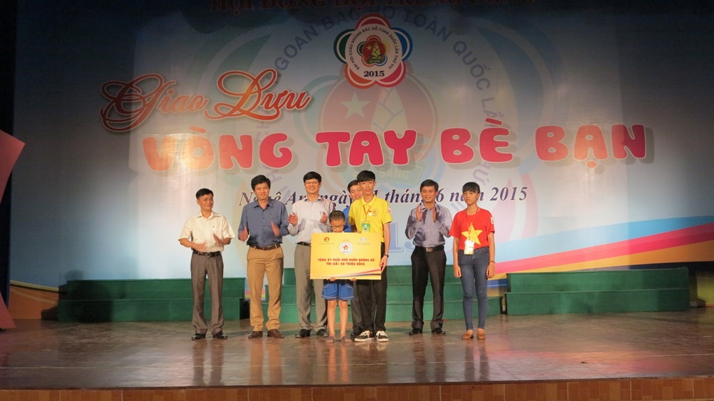 Chương trình buổi giao lưu được “đốt cháy” với những trò chơi vô cùng sôi động.