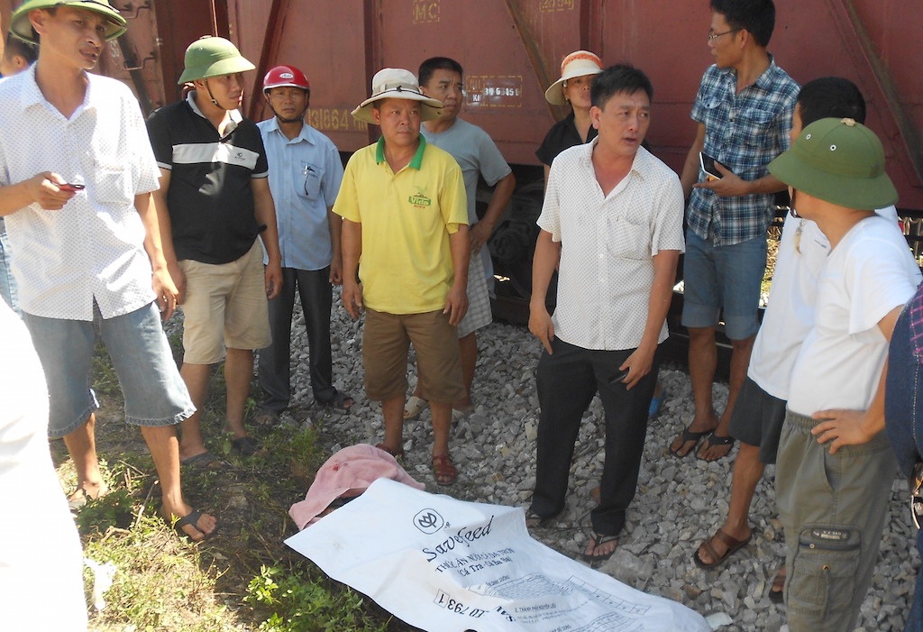 Nạn nhân Hùng bị tàu tông tử vong tại chỗ.