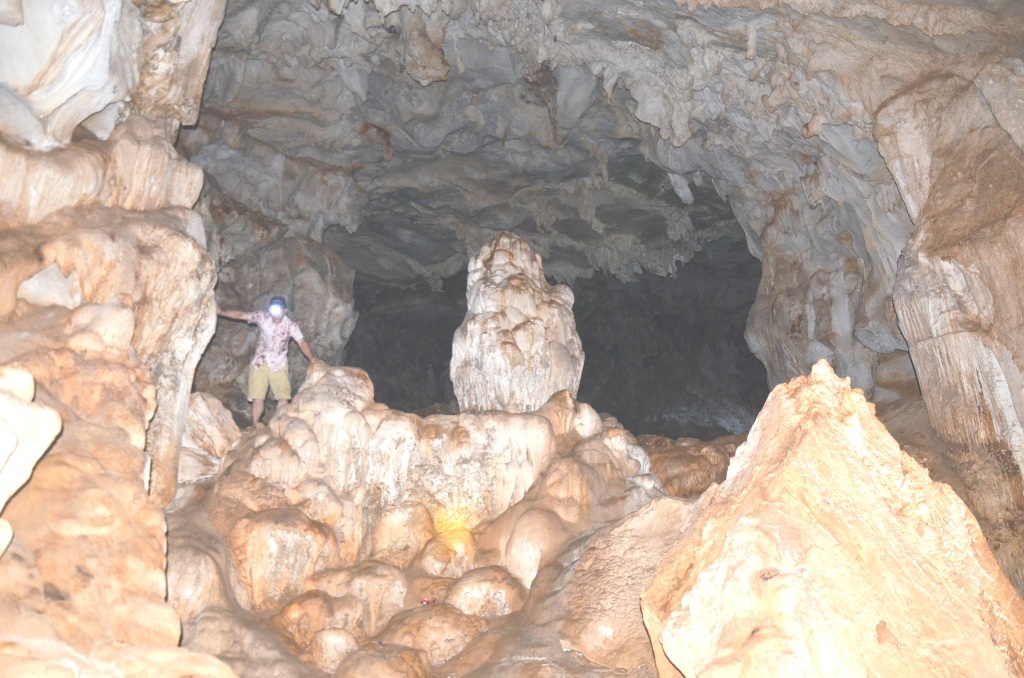  Một số hang động có giá trị về mặt danh thắng.