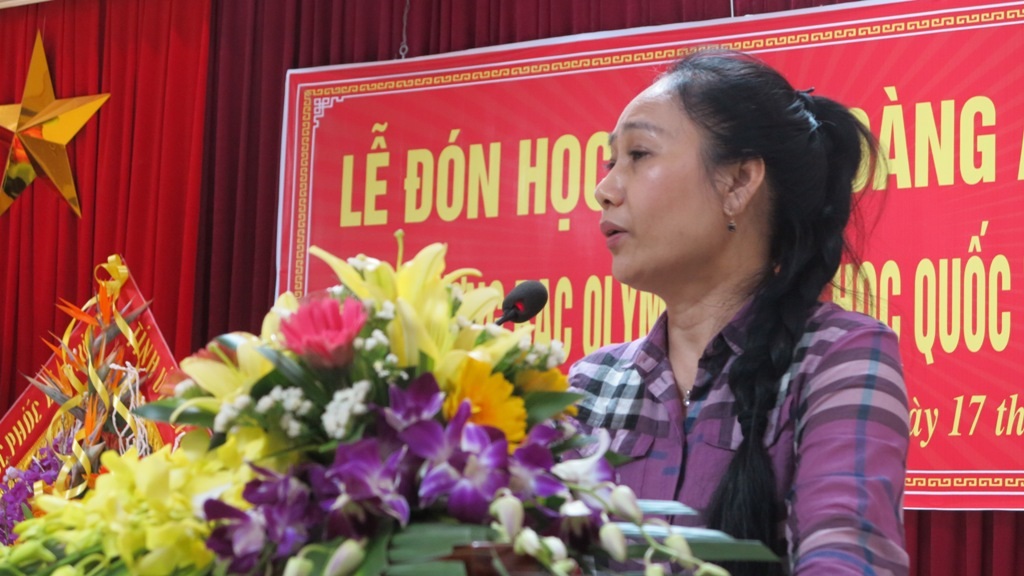 Bà Đinh Thị Lệ Thanh - Phó Chủ tịch UBND tỉnh Nghệ An xúc động phát biểu tại buổi lễ.
