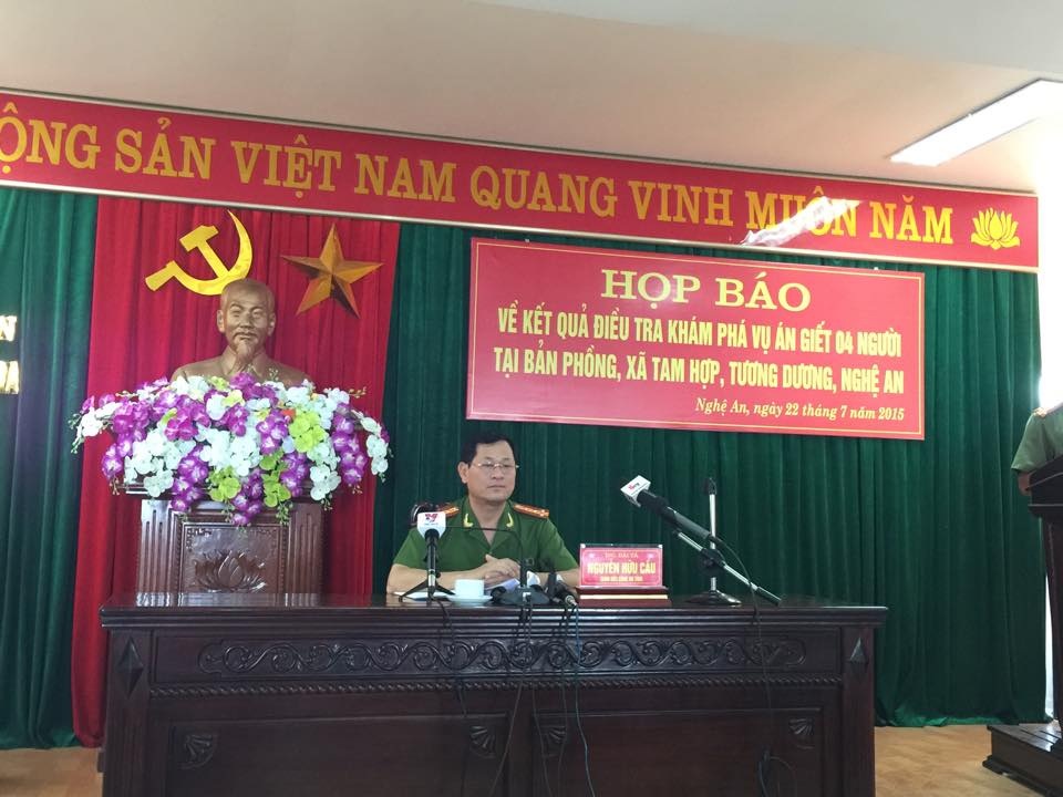 Vụ thảm sát 4 người: Chi tiết vỏ chanh không phải là manh mối duy nhất - 7 Đại tá Nguyễn Hữu Cầu - Giám đốc Công an tỉnh Nghệ An chủ trì cuộc họp báo.