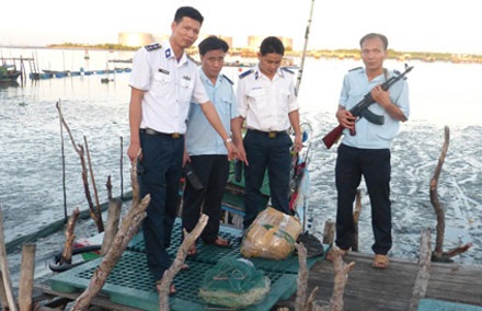 Bắt giữ đối tượng vận chuyển nửa tạ thuốc nổ TNT - 1 Bắt giữ đối tượng vận chuyển nửa tạ thuốc nổ TNT