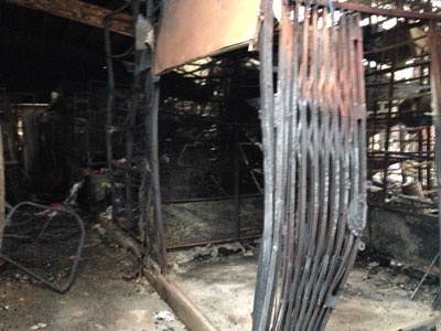 Nửa chợ Nhật Tân bị thiêu rụi, thiệt hại gần 10 tỉ đồng - 7 Bà hỏa ghé thăm khiến hàng chục ki ôt của các tiểu thương bị thiêu rụi.