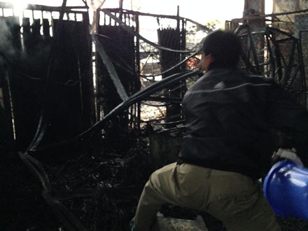 Nửa chợ Nhật Tân bị thiêu rụi, thiệt hại gần 10 tỉ đồng - 6 Bà hỏa ghé thăm khiến hàng chục ki ôt của các tiểu thương bị thiêu rụi.