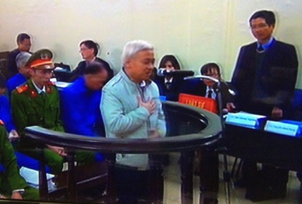 Bầu Kiên líu lưỡi giữa tòa: “Tôi định giữ lại 9 quả phạt đền” - 1 Bầu Kiên: Tôi định giữ lại 9 quả phạt đền.