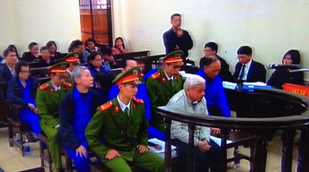 Bầu Kiên líu lưỡi giữa tòa: “Tôi định giữ lại 9 quả phạt đền” - 2 Bầu Kiên: Tôi định giữ lại 9 quả phạt đền.