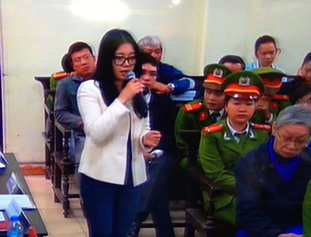 Vợ "bầu" Kiên bật khóc: "Tôi kí các hợp đồng vì tin tưởng chồng mình" - 1 Vợ bầu Kiên bật khóc: Tôi kí các hợp đồng vì tin tưởng chồng mình