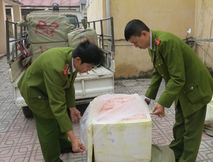 Thêm 500kg nội tạng, mỡ lợn bốc mùi hôi thối bị bắt giữ ở Thủ đô - 1 Thêm 500kg nội tạng, mỡ lợn bốc mùi hôi thối bị bắt giữ ở Thủ đô