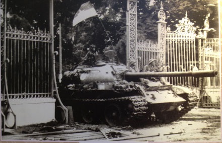 Xe tăng của Quân giải phóng miền Nam tiến vào Dinh Độc lập 30/4/1975