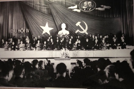 Xe tăng của Quân giải phóng miền Nam tiến vào Dinh Độc lập 30/4/1975