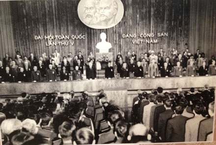 Xe tăng của Quân giải phóng miền Nam tiến vào Dinh Độc lập 30/4/1975