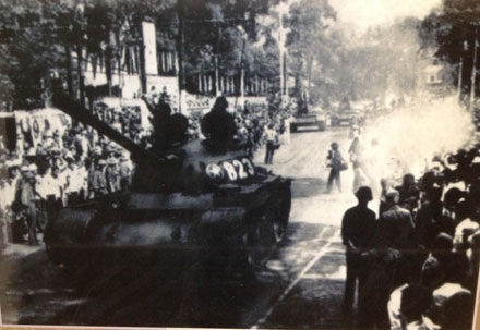 Xe tăng của Quân giải phóng miền Nam tiến vào Dinh Độc lập 30/4/1975