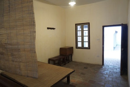 Dấu tích Chi bộ Cộng sản Việt Nam ngày ấy - bây giờ - 3 Đồ đạc bày biện trong nhà được giữ nguyên như cũ.