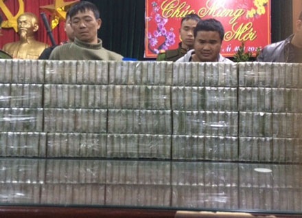 Phá chuyên án "khủng" ngày áp Tết, thu giữ 200 bánh heroin - 2 Các đối tượng khai nhận đang vận chuyển số lượng heroin khủng này để tuồn ra nước ngoài tiêu thụ.