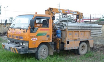 Hà Nội chỉ đạo làm rõ vụ tai nạn xe khách khiến 5 người tử vong - 3 Chiếc xe tải cẩu kéo theo máy bơm bê tông