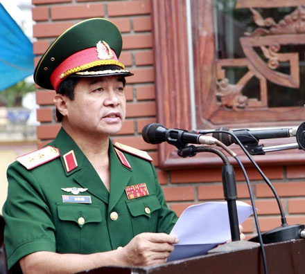Dâng hương tưởng niệm Đại tướng Hoàng Văn Thái nhân kỷ niệm 100 năm ngày sinh - 2 Dâng hương tưởng niệm Đại tướng Hoàng Văn Thái nhân kỷ niệm 100 năm ngày sinh