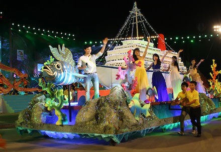 Carnaval Hạ Long: “Hội tụ tinh hoa – Lan tỏa nụ cười” - 1 Carnaval Hạ Long 2015 với chủ đề: “Hội tụ tinh hoa – Lan tỏa nụ cười”