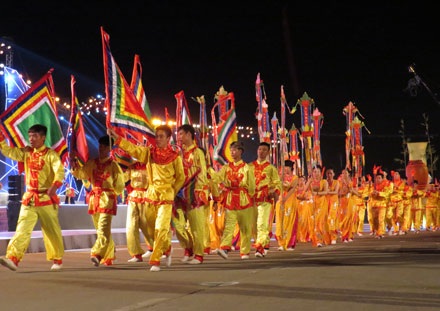 Rực rỡ sắc màu Carnaval Hạ Long 2015 - 8 Màn biểu diễn nghệ thuật của các nghệ sĩ nước ngoài.