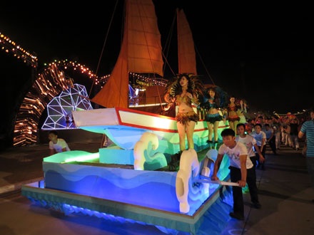 Rực rỡ sắc màu Carnaval Hạ Long 2015 - 15 Carnaval trên phố.