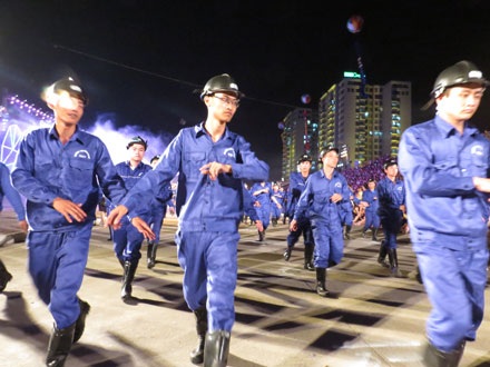 Rực rỡ sắc màu Carnaval Hạ Long 2015 - 1 Carnaval Hạ Long 2015, mang đậm bản sắc văn hóa.