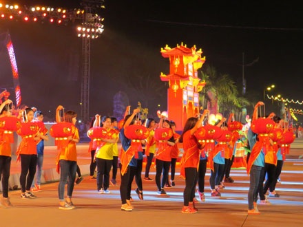 Rực rỡ sắc màu Carnaval Hạ Long 2015 - 10 Các nghệ sĩ không chuyên đến từ Đài Loan (Trung Quốc).