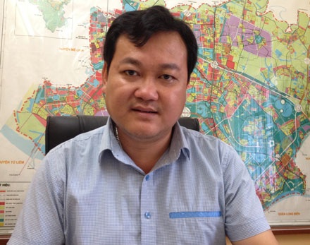 Bất thường bãi tập kết cát, sỏi trên đất không phép ngay bên bờ sông Hồng.