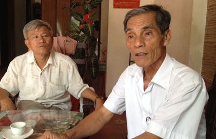 Bất thường bãi tập kết cát, sỏi trên đất không phép ngay bên bờ sông Hồng.