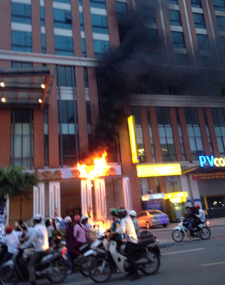 Người trong khách sạn và người đi đường đều hoảng loạn (Ảnh: VOV).