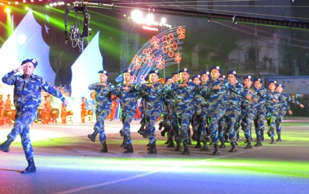 Lễ hội hoa phượng đỏ - "Hải Phòng - Bản anh hùng ca" - 10 Kỷ niệm 60 năm ngày Giải phóng Hải Phòng.