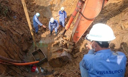 Bắt 2 bị can liên quan đến vụ vỡ đường ống nước sông Đà - 1 Bắt 2 bị can nguyên là lãnh đạo các đơn vị liên quan để 10 lần vỡ đường ống nước sông Đà.