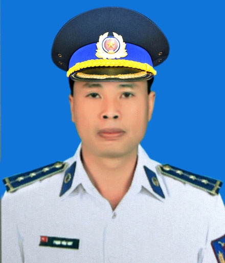 Thượng úy Cảnh sát biển hy sinh khi truy bắt tàu chở dầu lậu - 1 Thượng úy Phạm Văn Huy hy sinh khi truy bắt tàu chở dầu lậu.
