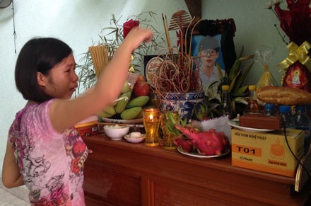 Nam sinh tử nạn khi lên sân khấu chụp ảnh: Chưa ai chịu trách nhiệm! - 1 Ai chịu trách nhiệm về cái chết thương tâm của học sinh Đồng Công P.?