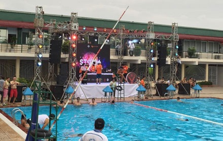Bút phê “kính anh giúp đỡ” và hậu quả “đêm nhạc chết người” - 1 Đêm nhạc không phép, không thẩm định đã kết thúc với cái chết của một nam sinh.